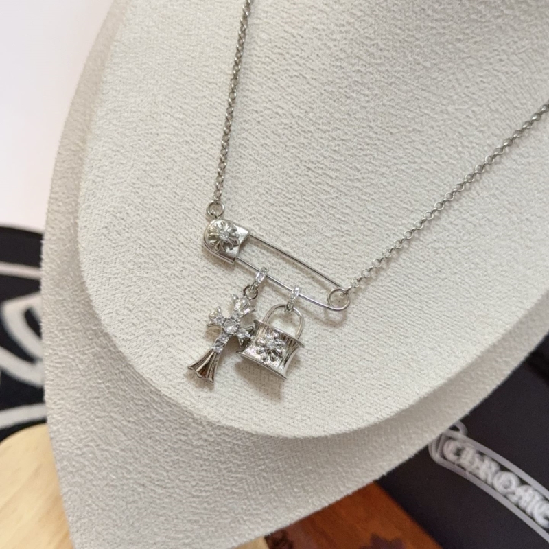 Ch*0me He**ts necklaces